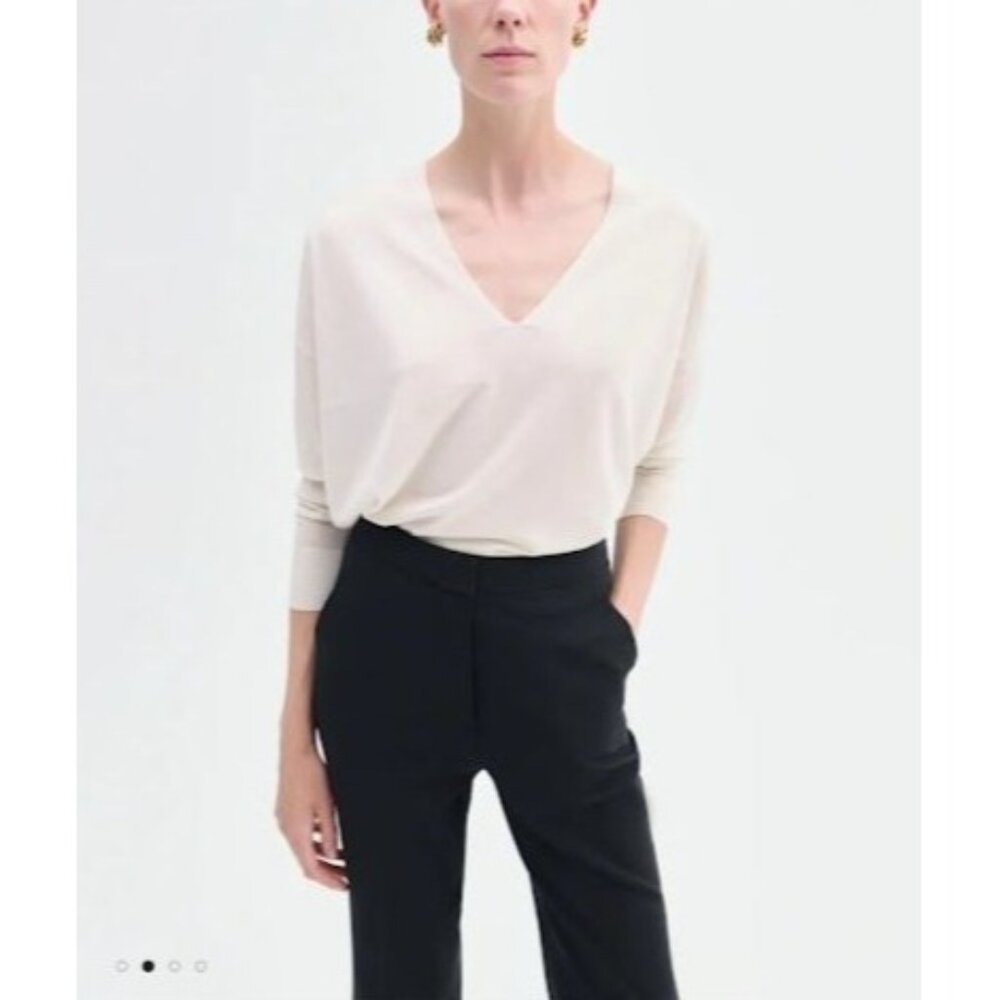 CO Fall Winter 2019 Merino Wool Beige V-Neck Knit Sweater Women's Size Medium